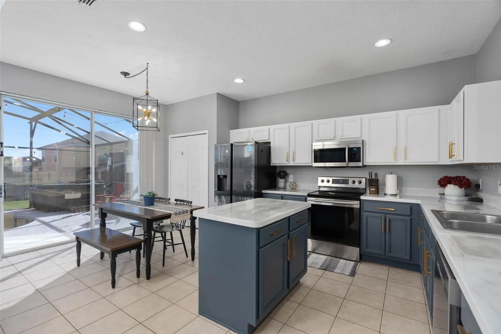 248 CARRERA AVE
