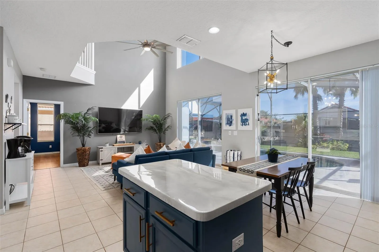248 CARRERA AVE