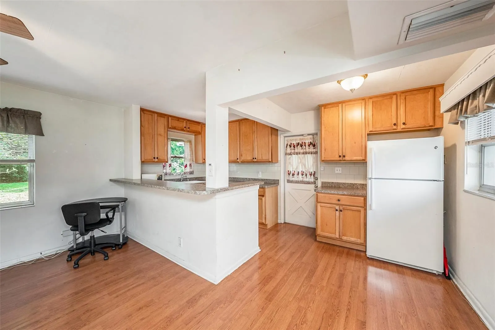 207 W SENECA AVE