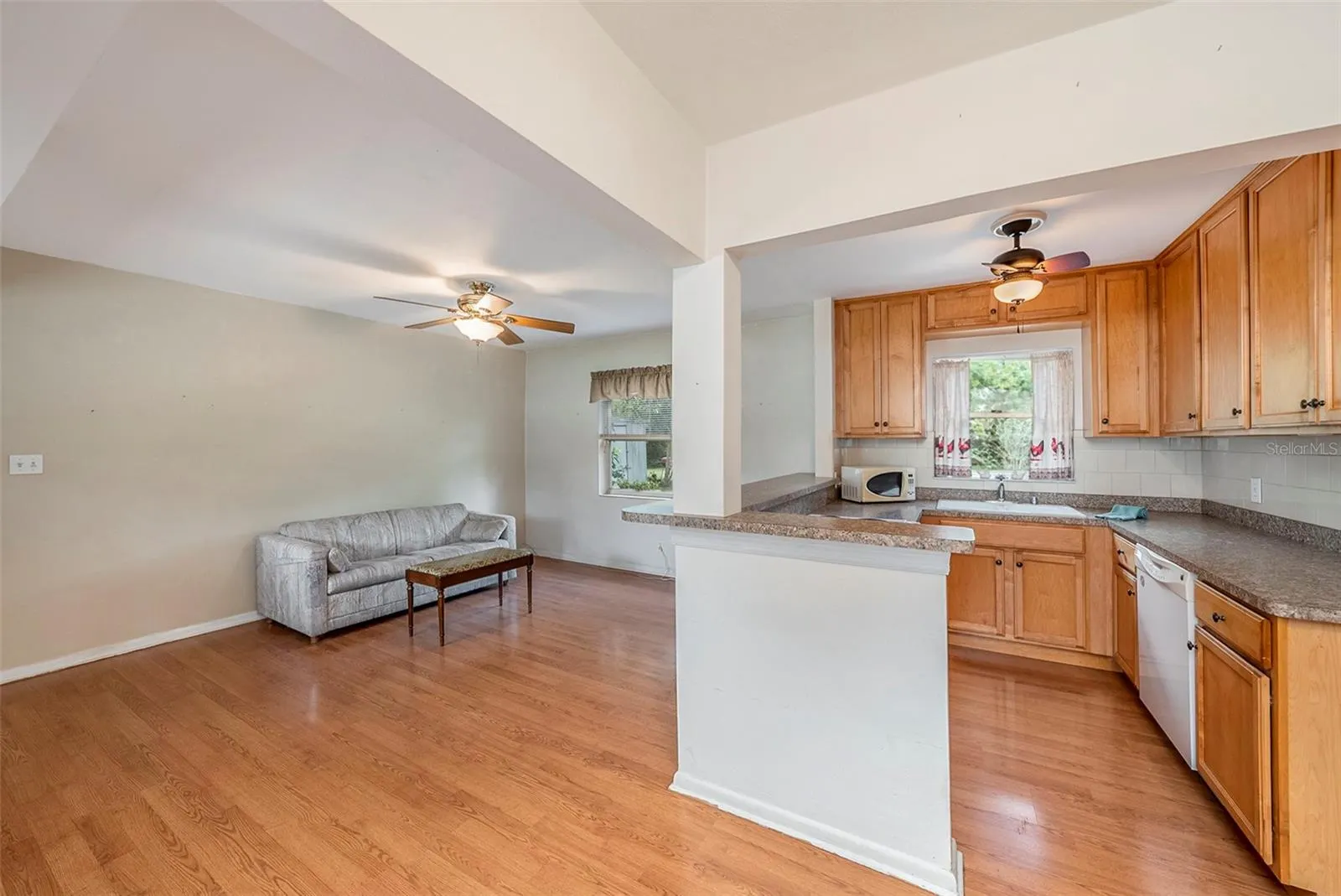207 W SENECA AVE