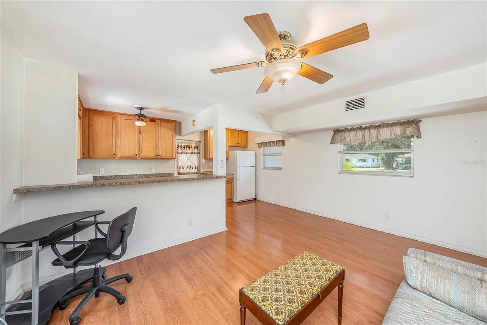 207 W SENECA AVE