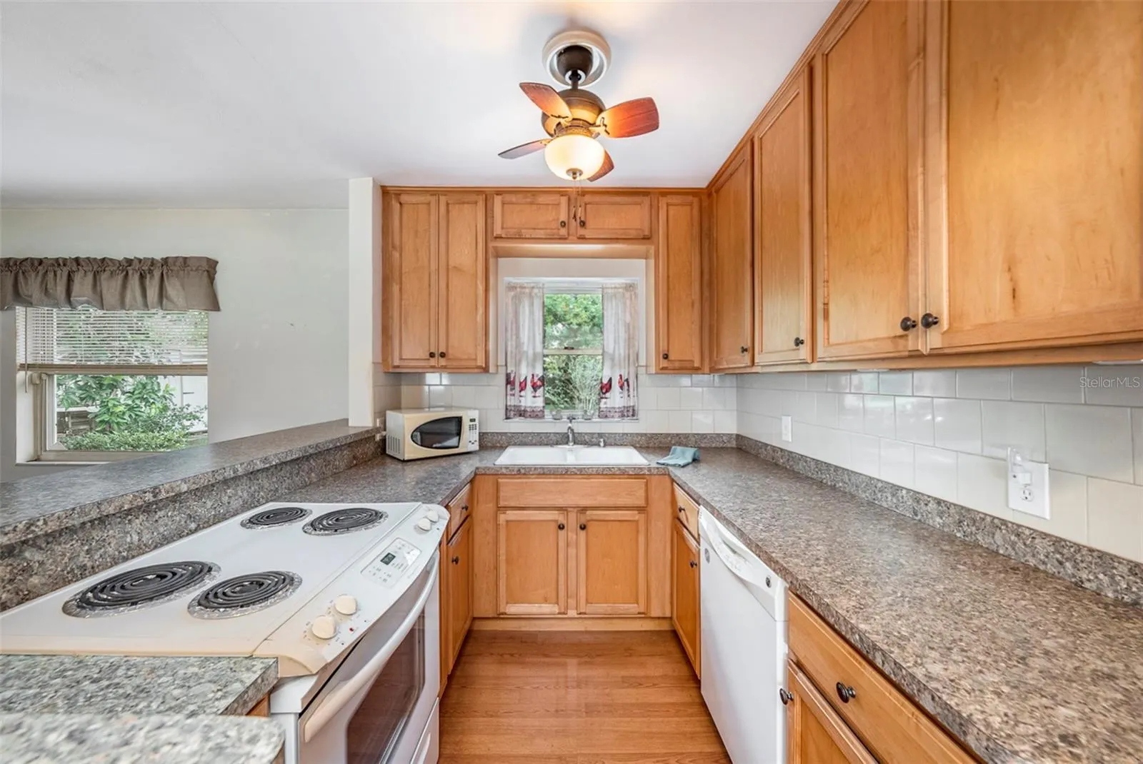 207 W SENECA AVE