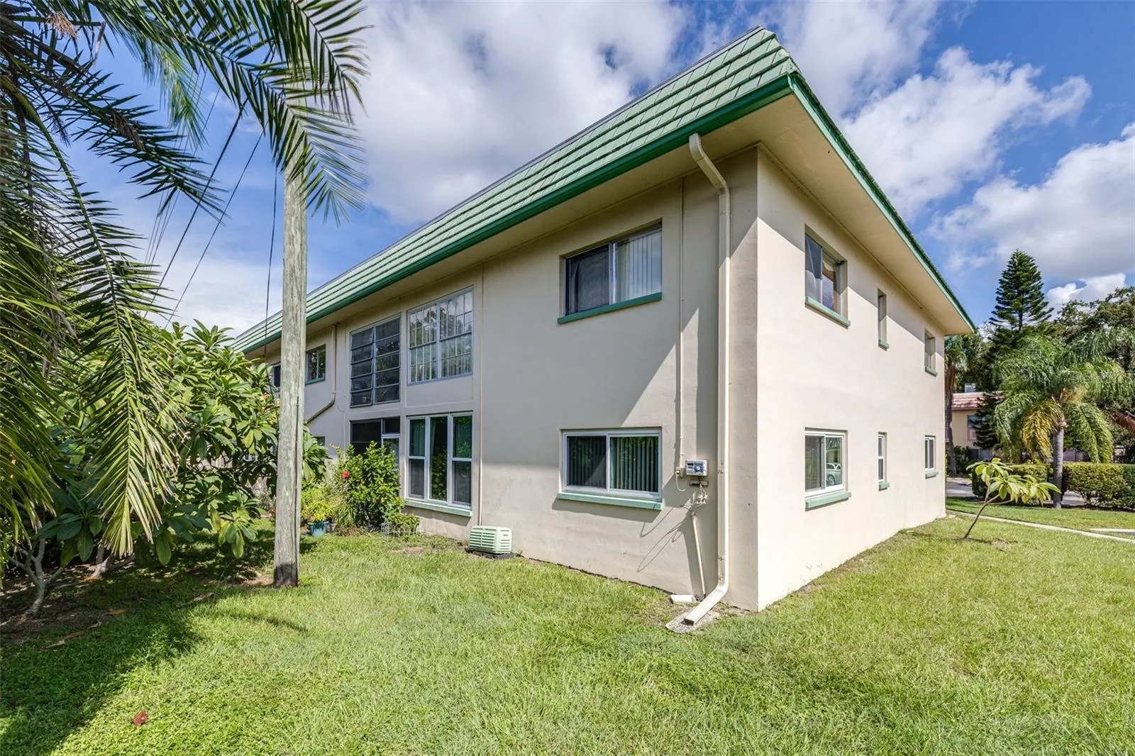 2001 GREENBRIAR BLVD #1, #1
