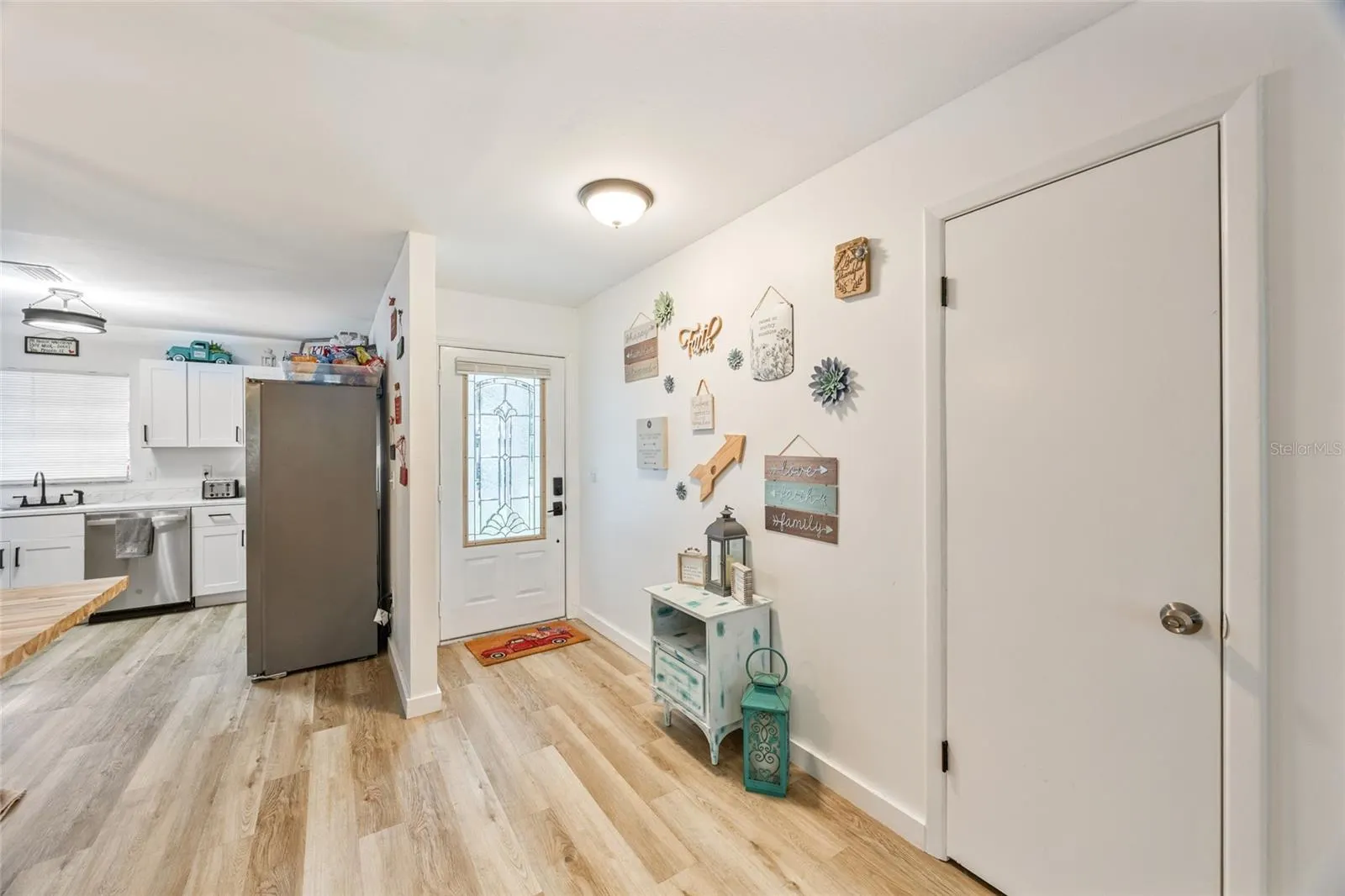1005 SHANGRI LA DR
