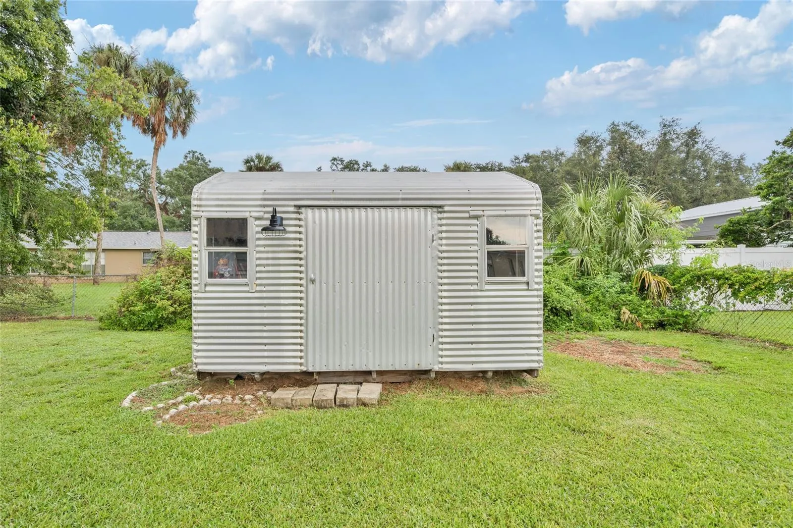1005 SHANGRI LA DR