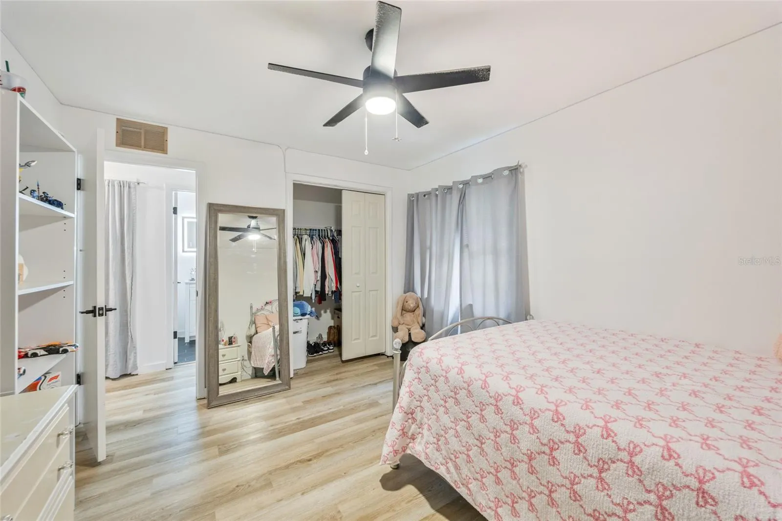 1005 SHANGRI LA DR