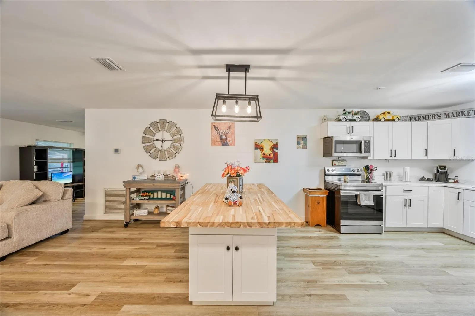 1005 SHANGRI LA DR