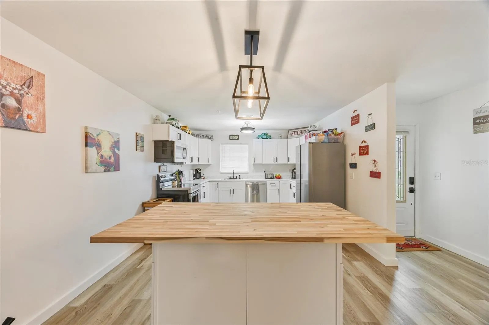 1005 SHANGRI LA DR