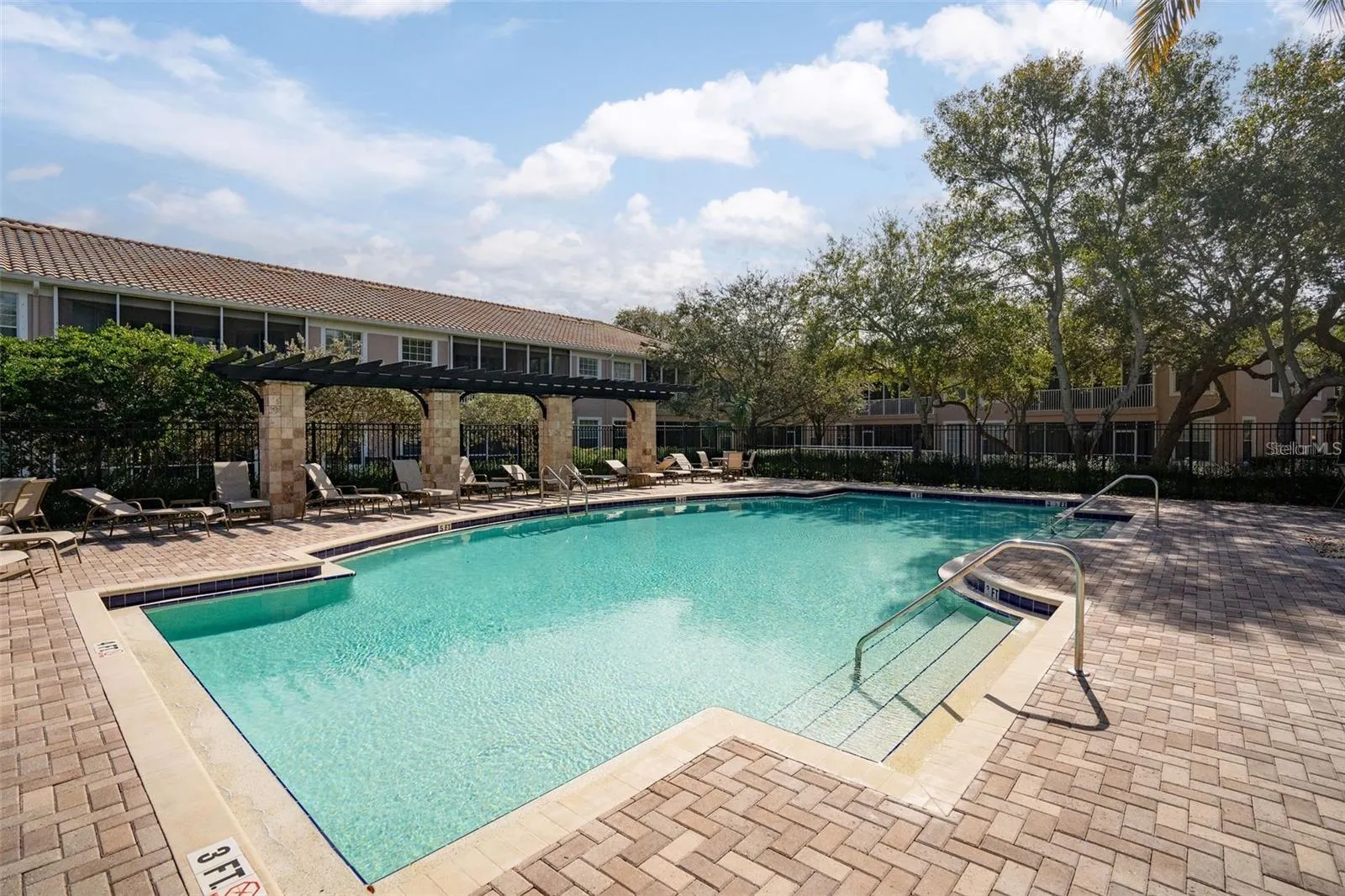 2066 CARRIAGE LN