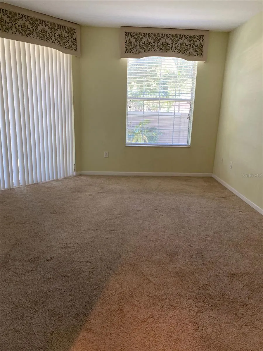 2066 CARRIAGE LN