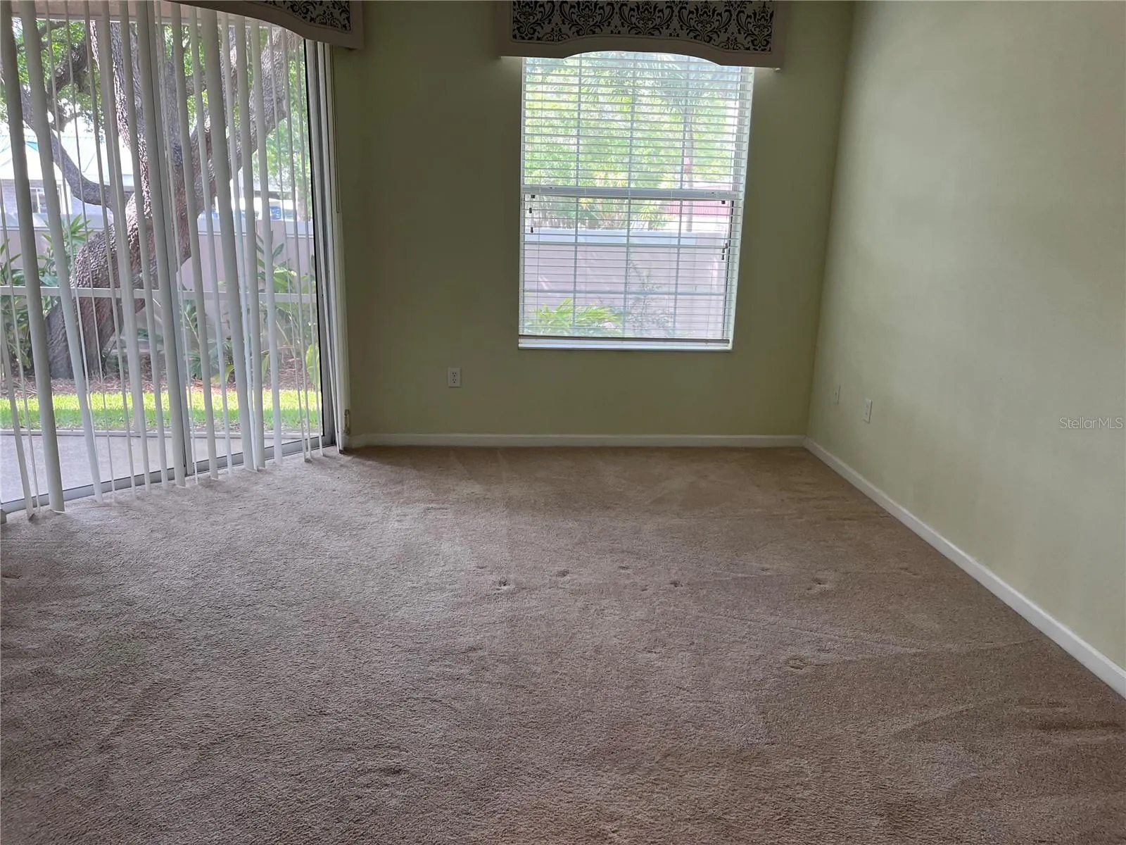 2066 CARRIAGE LN