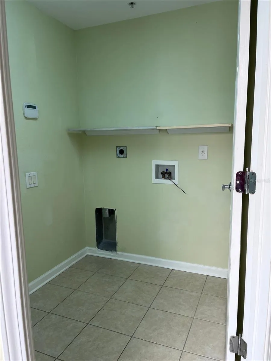 2066 CARRIAGE LN