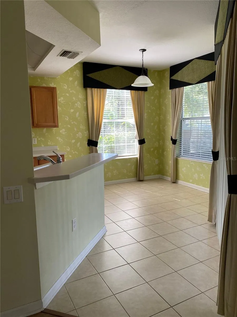 2066 CARRIAGE LN