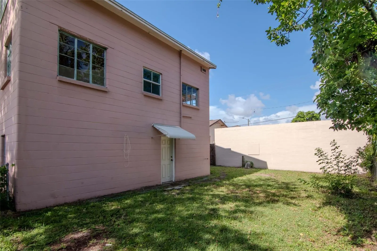 215 W VIOLET ST