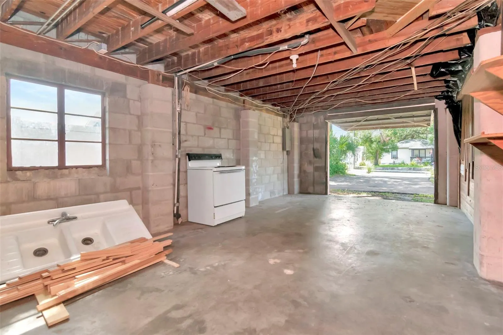 215 W VIOLET ST