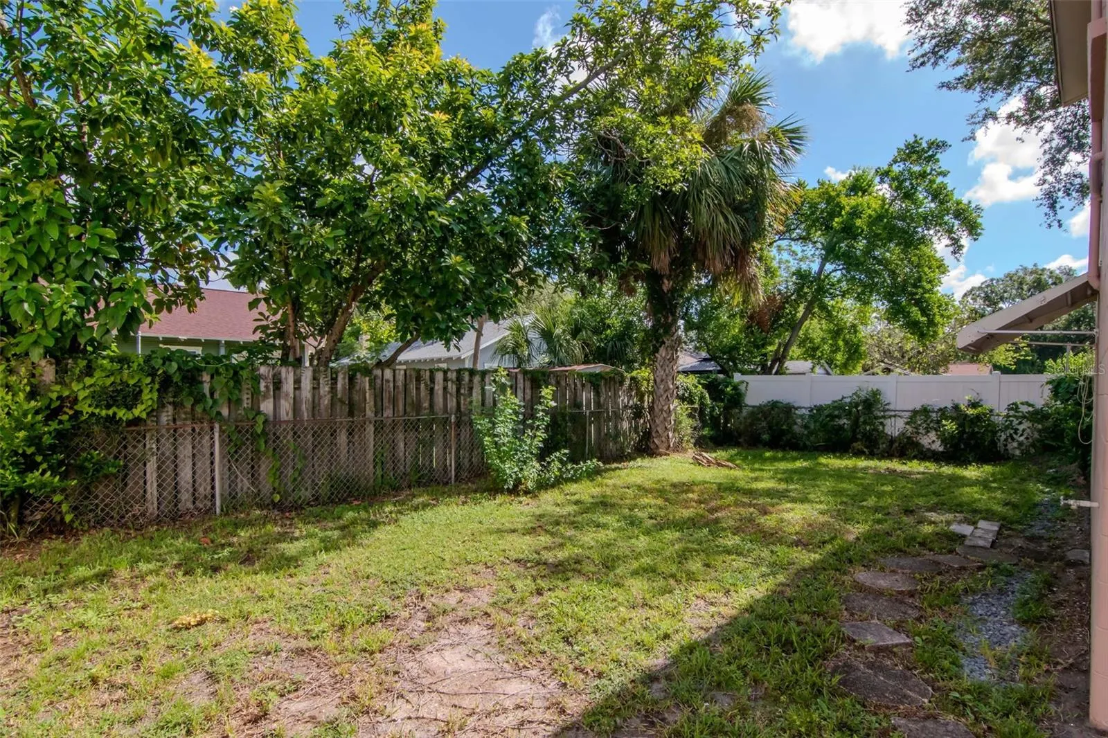 215 W VIOLET ST