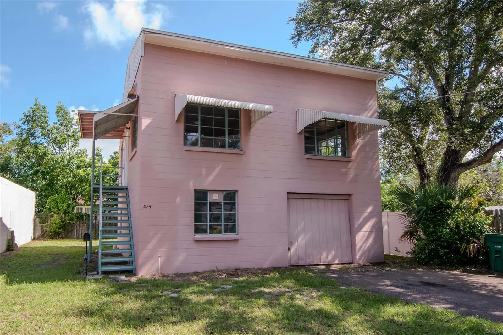 215 W VIOLET ST