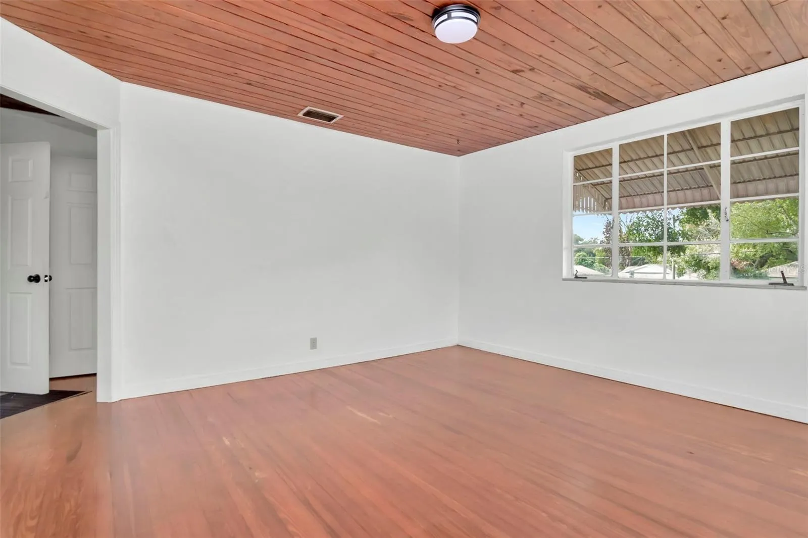 215 W VIOLET ST
