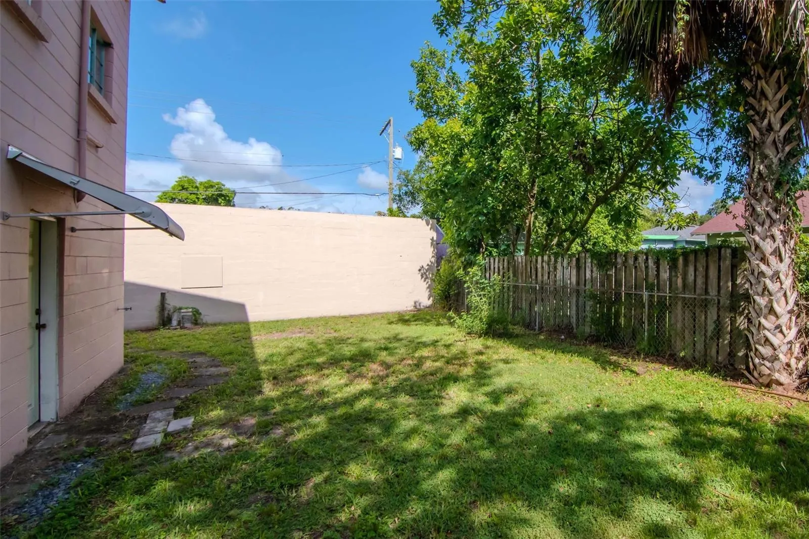 215 W VIOLET ST