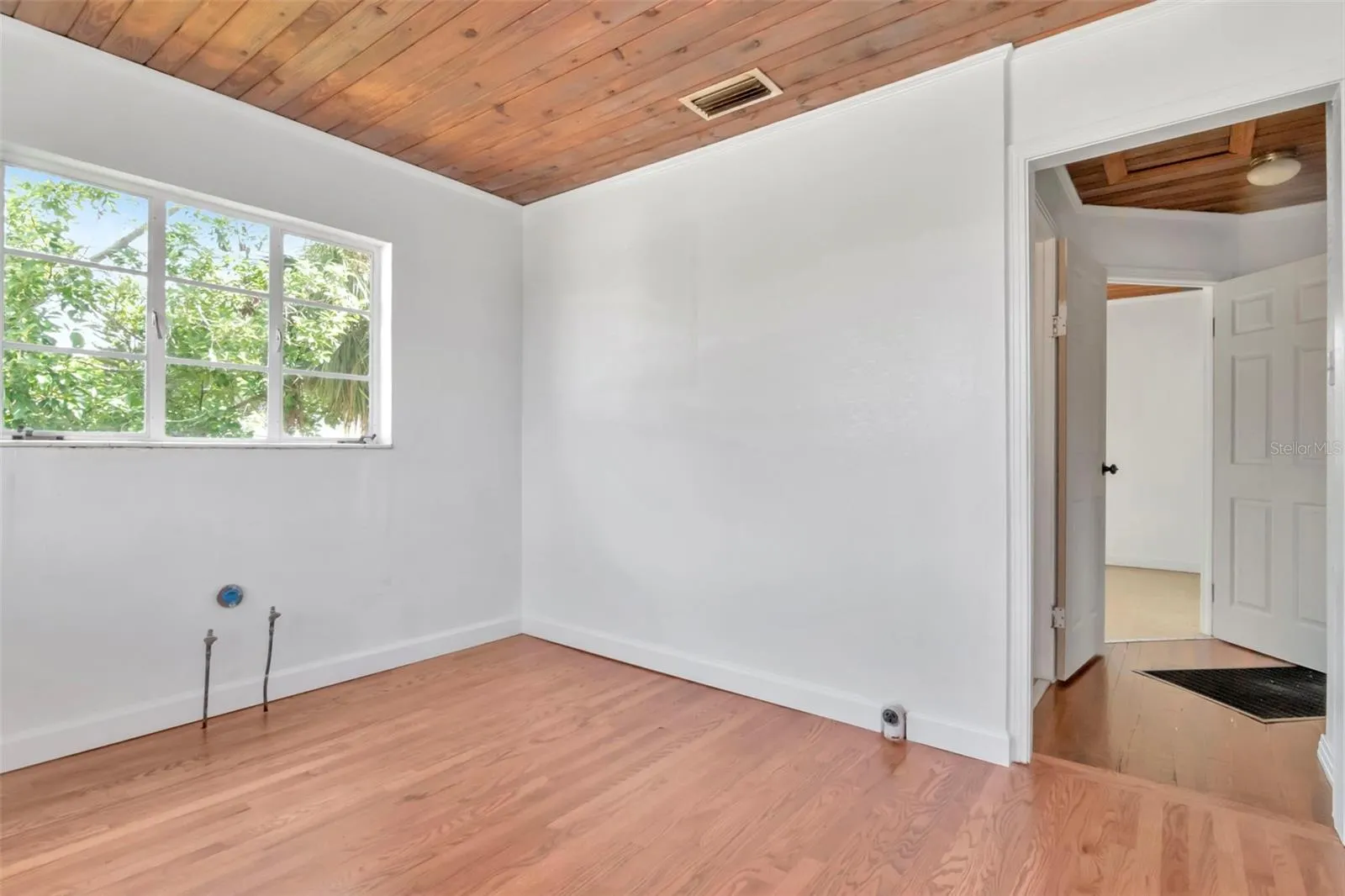 215 W VIOLET ST
