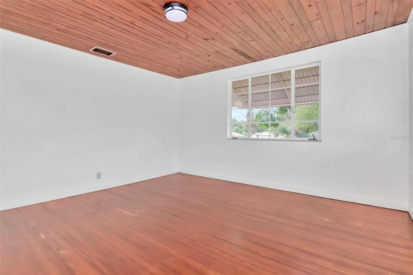 215 W VIOLET ST