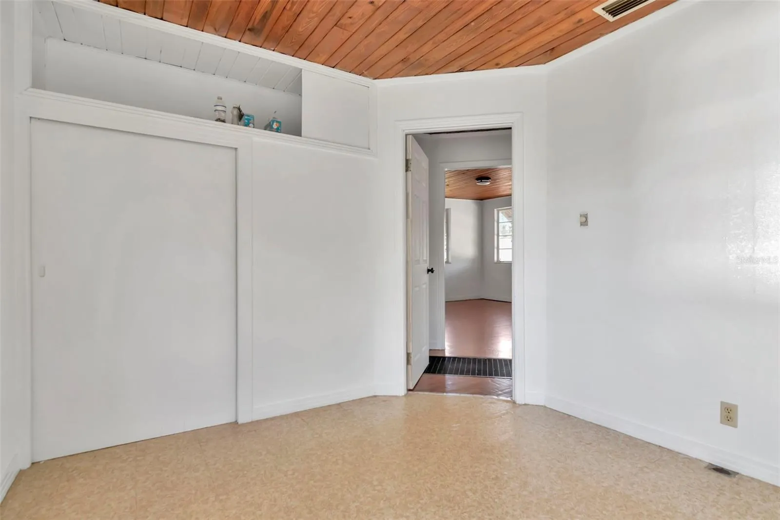 215 W VIOLET ST