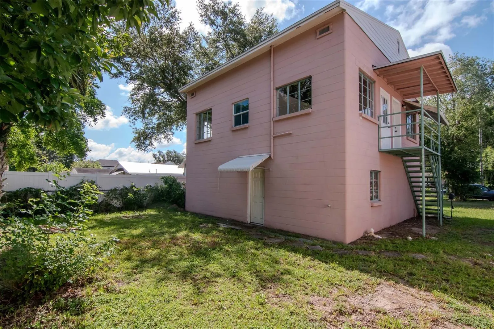 215 W VIOLET ST