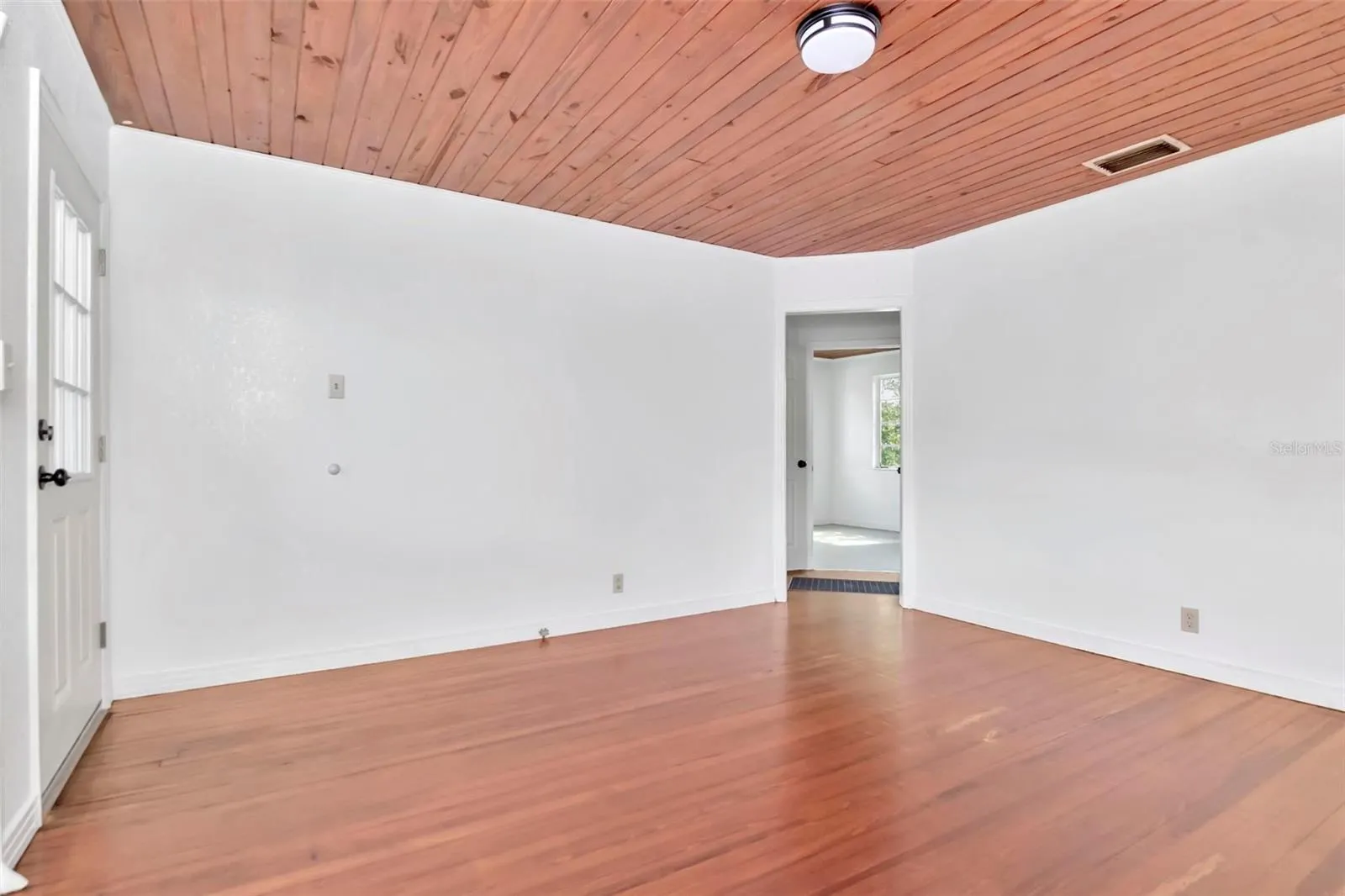 215 W VIOLET ST