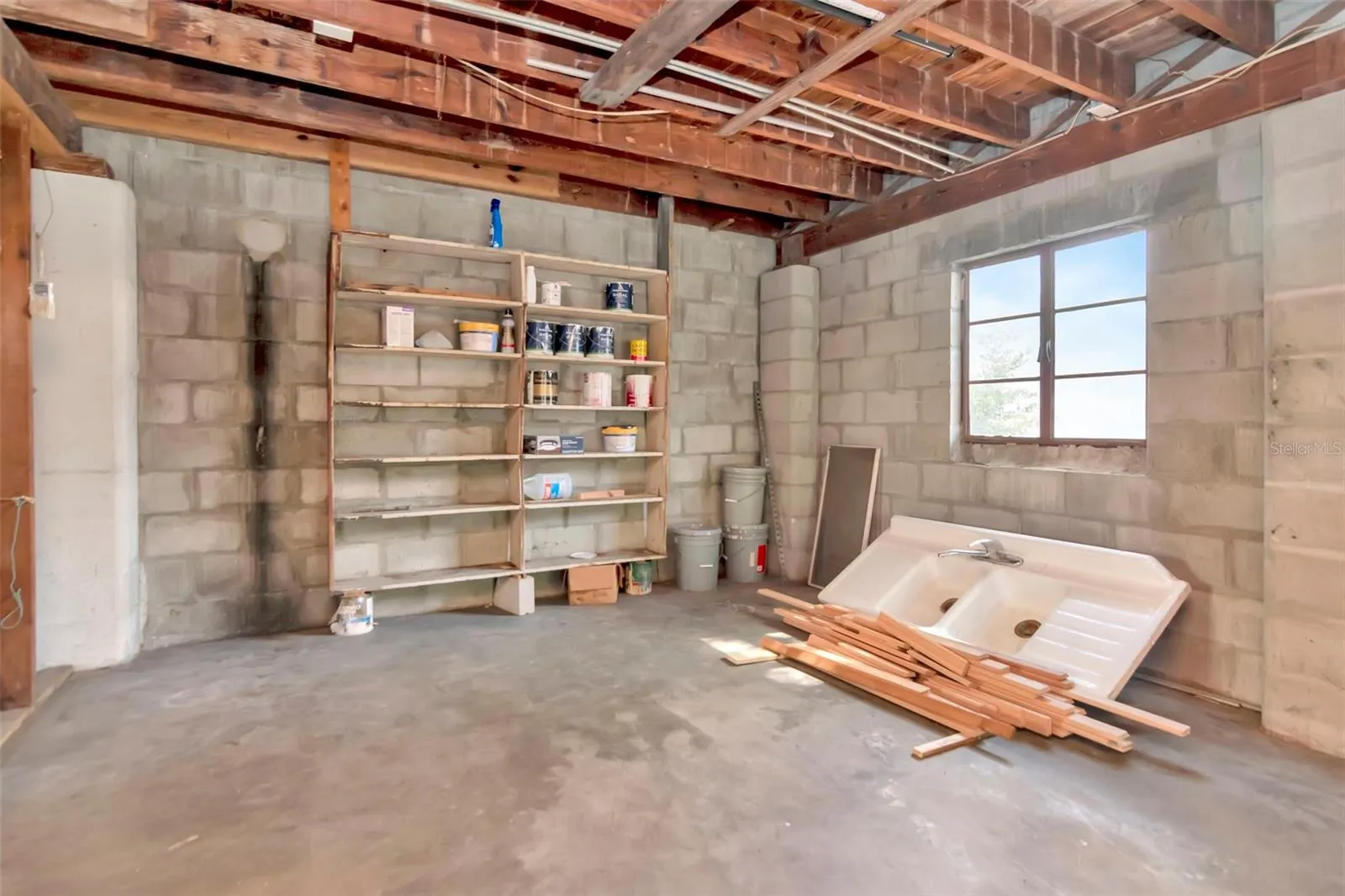 215 W VIOLET ST