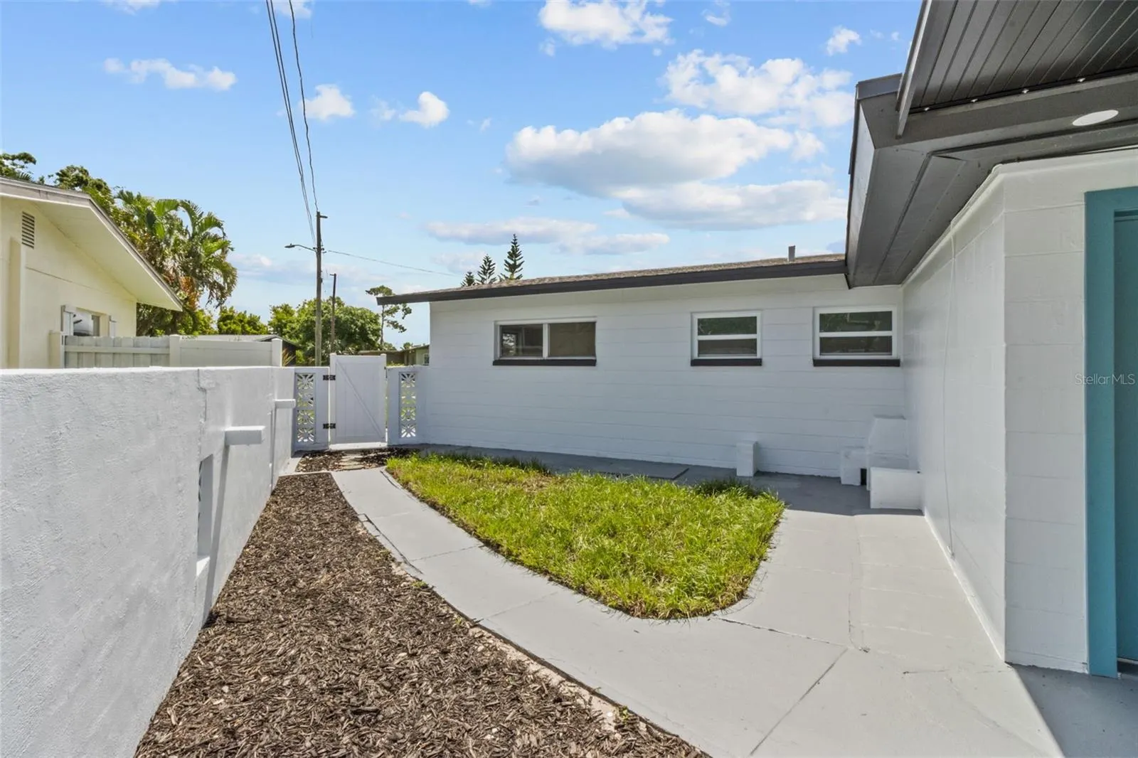 3621 SEAROBIN DR SE