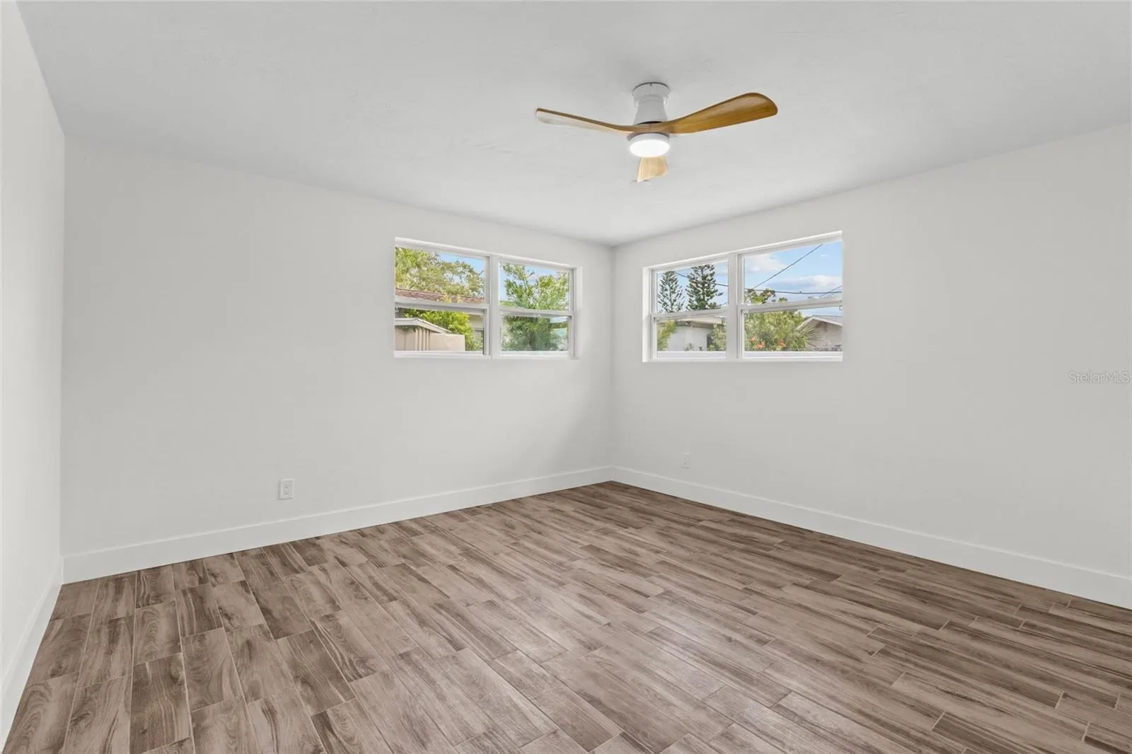 3621 SEAROBIN DR SE
