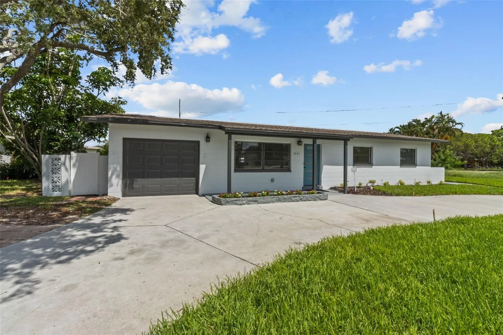 3621 SEAROBIN DR SE