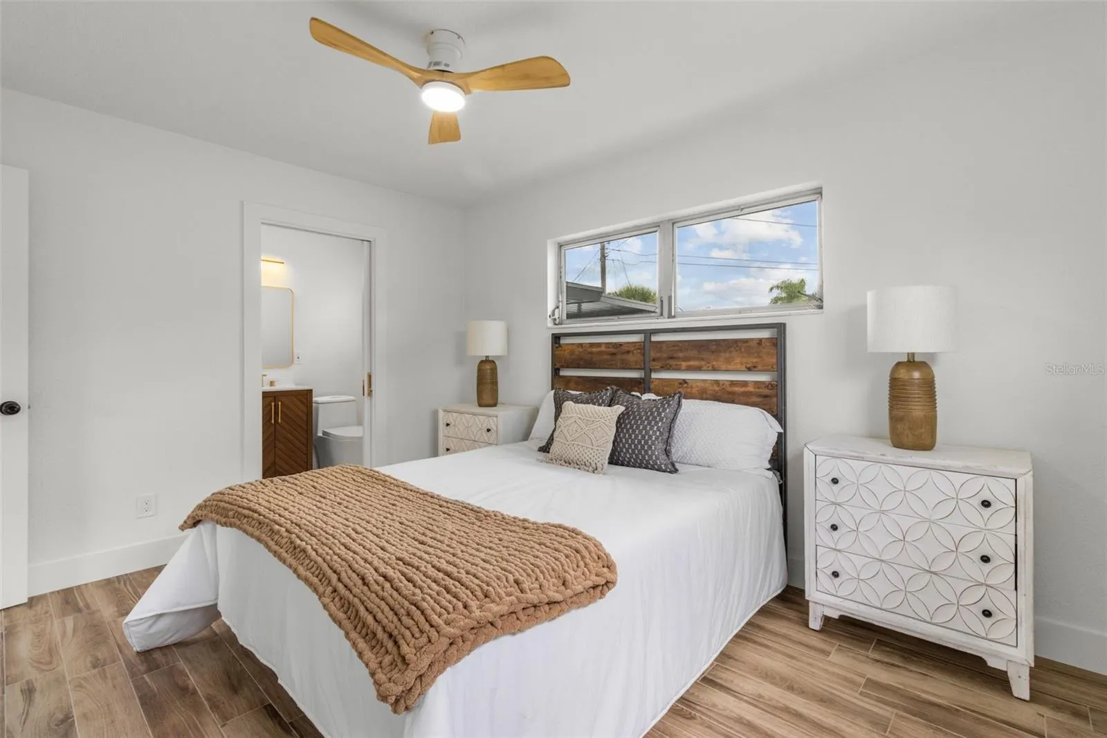 3621 SEAROBIN DR SE