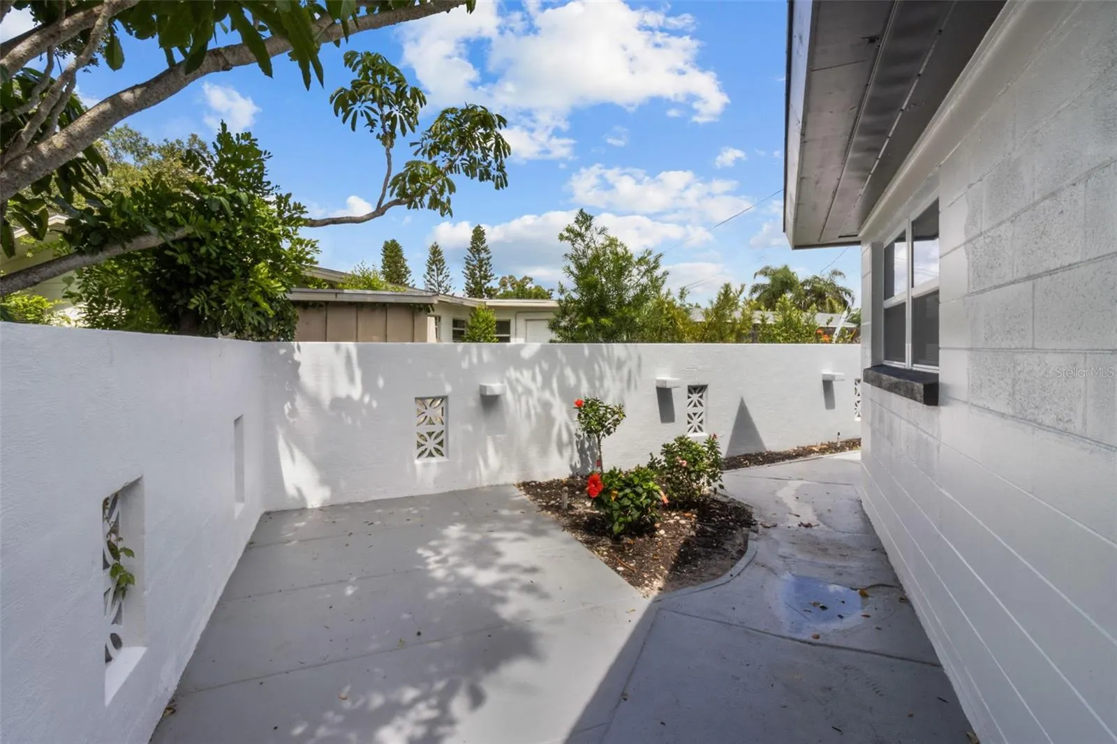 3621 SEAROBIN DR SE