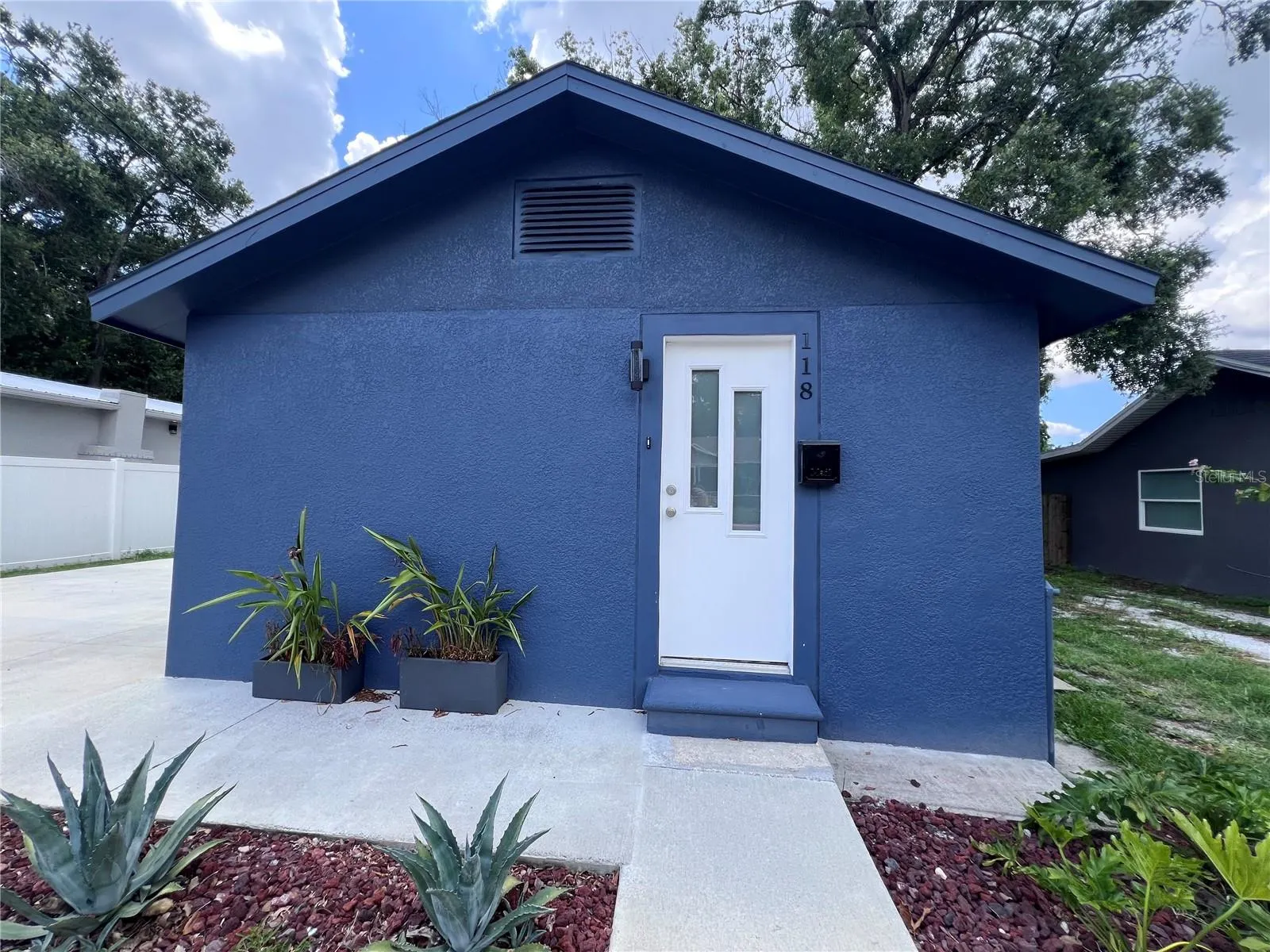 118 W SLIGH AVE