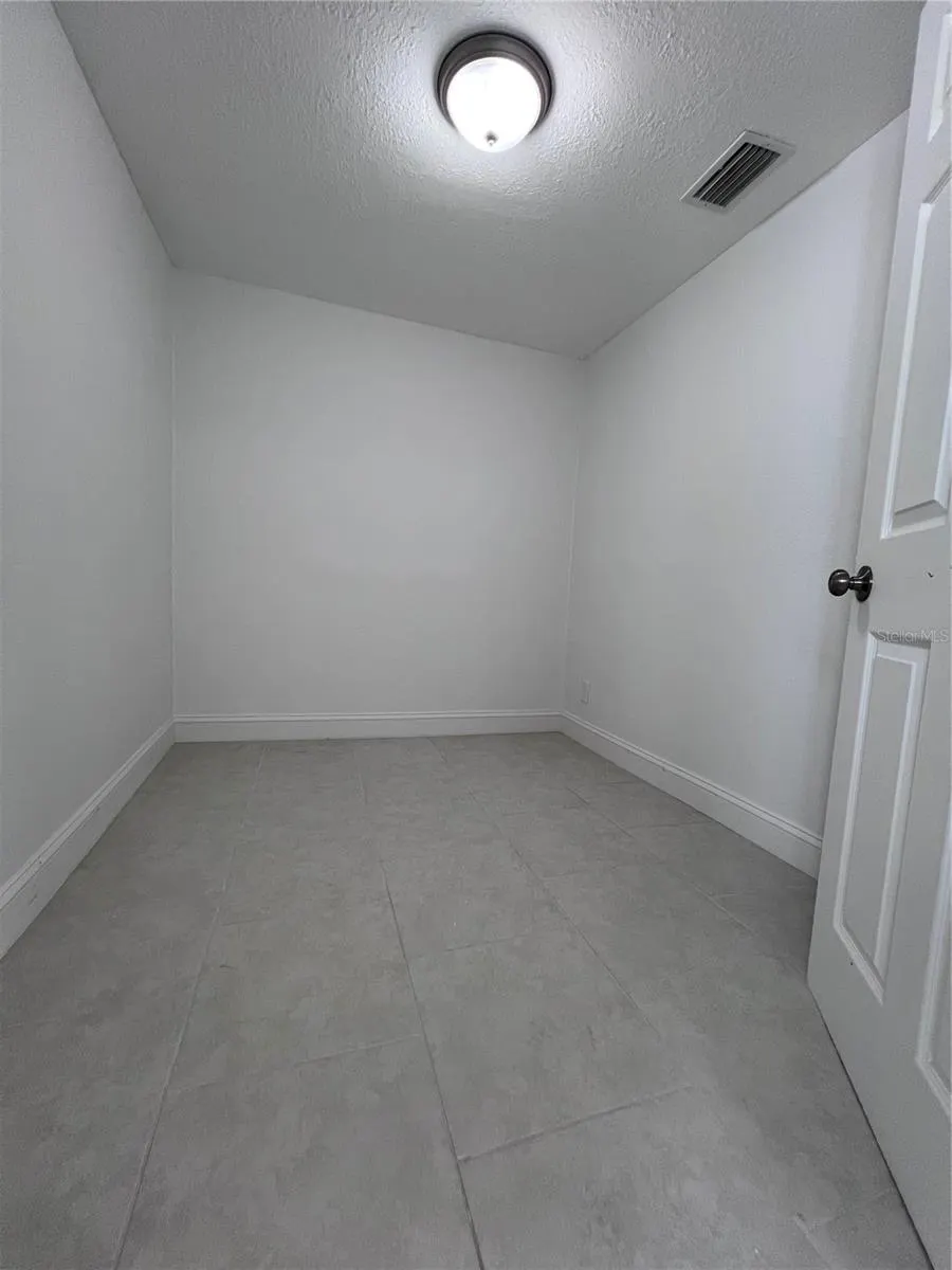 118 W SLIGH AVE