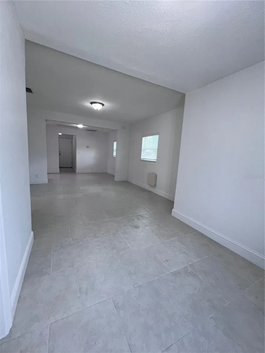 118 W SLIGH AVE