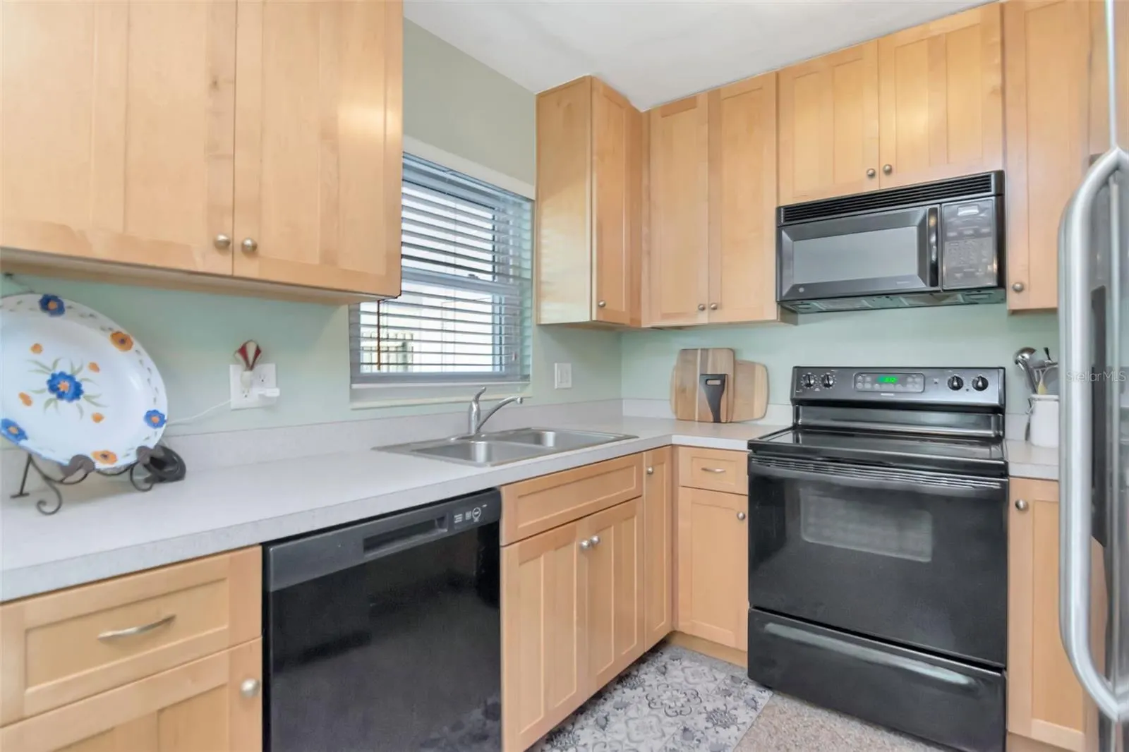 3323 W VILLA ROSA ST