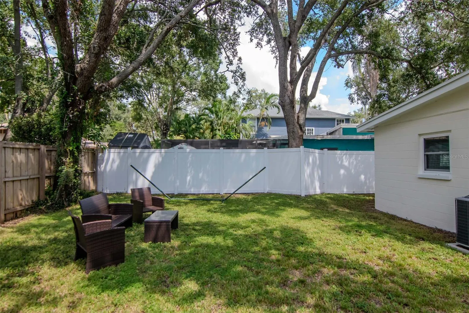 3323 W VILLA ROSA ST