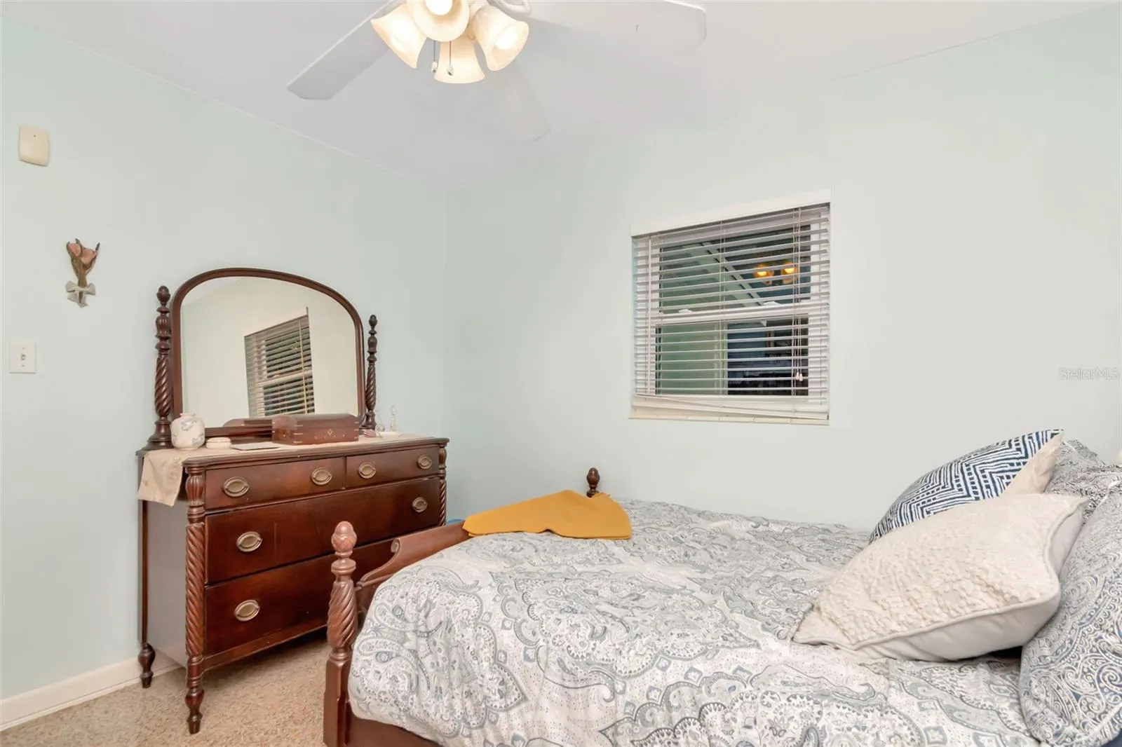 3323 W VILLA ROSA ST