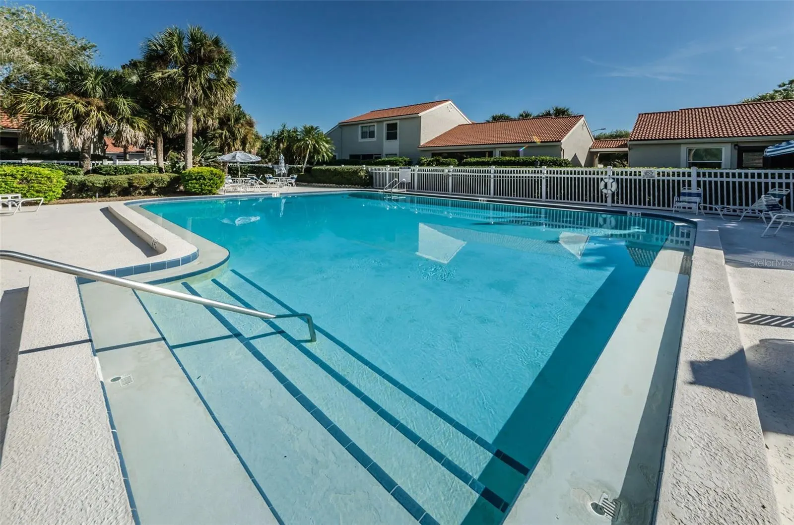 4916 MILANO CT NE