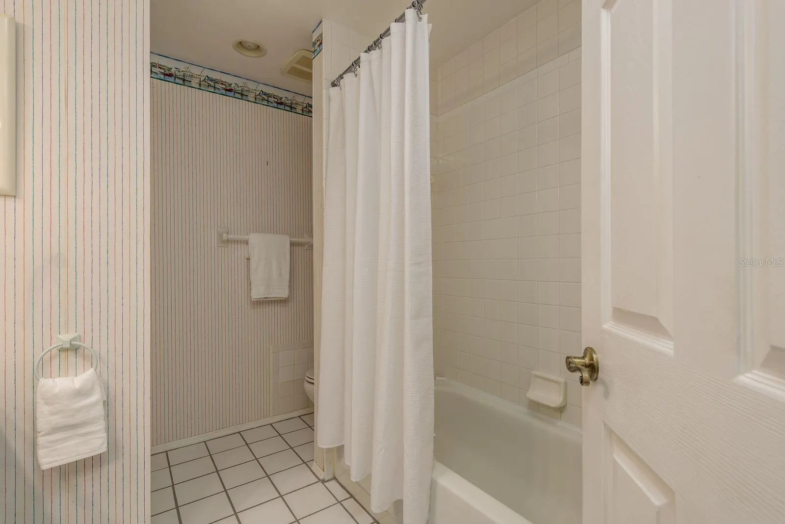 2203 ANDOVER CIR