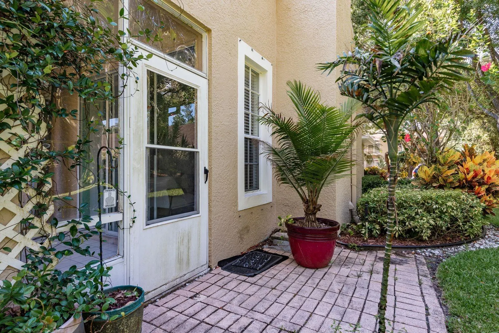 2203 ANDOVER CIR