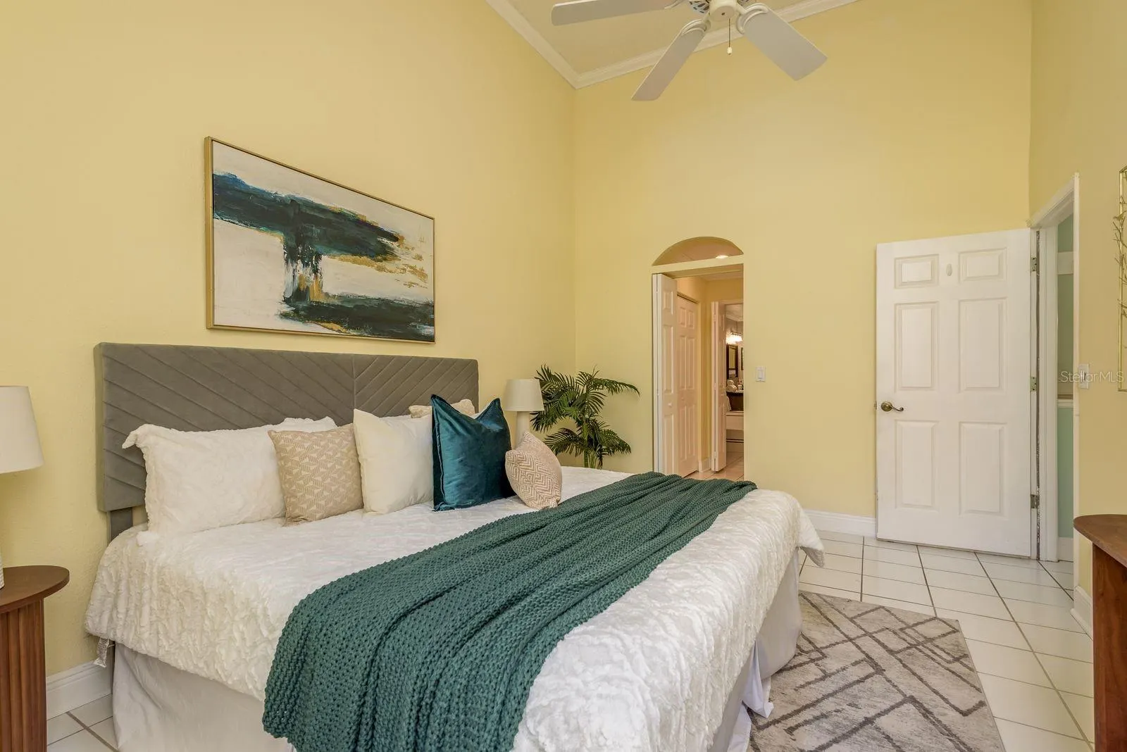 2203 ANDOVER CIR