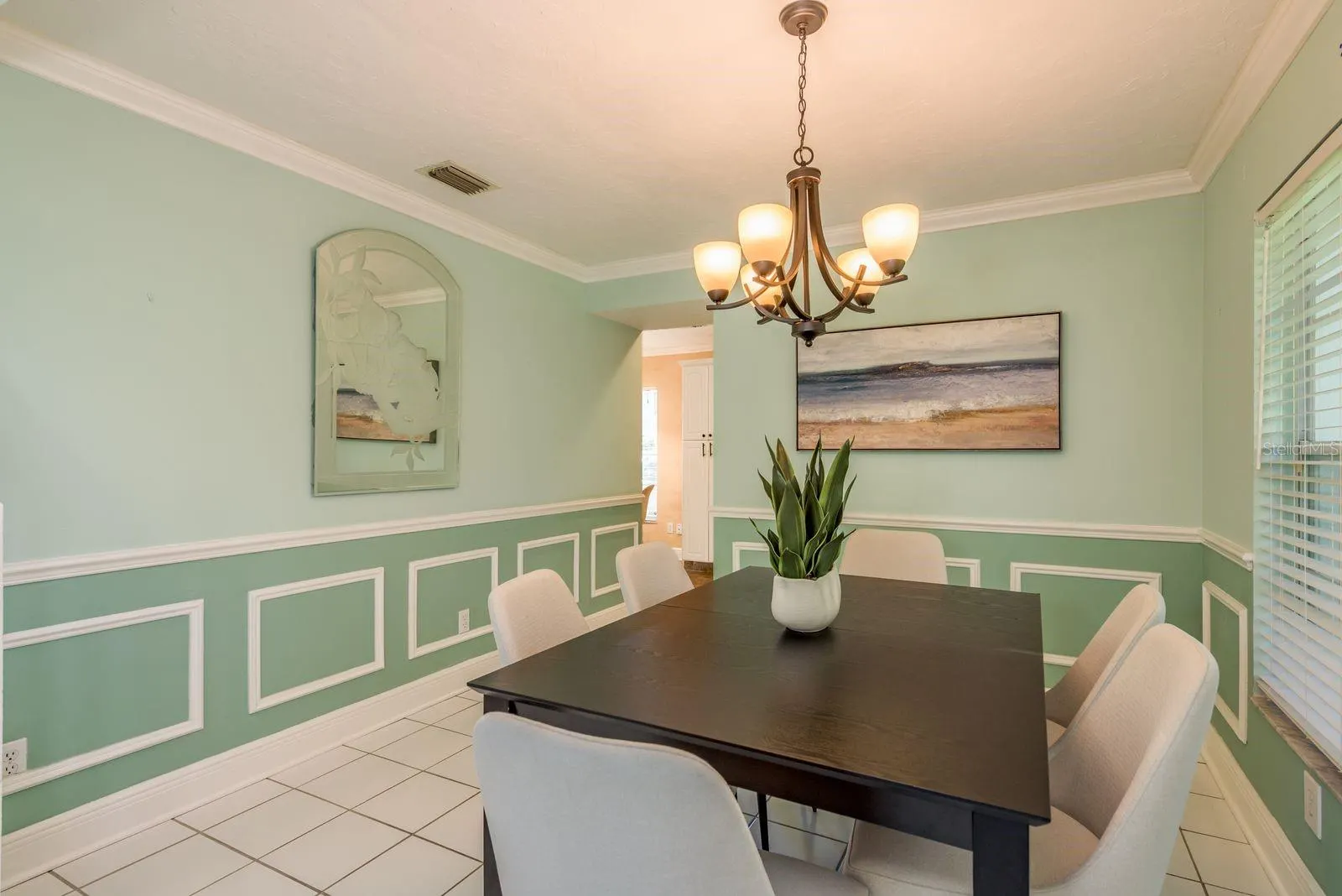 2203 ANDOVER CIR