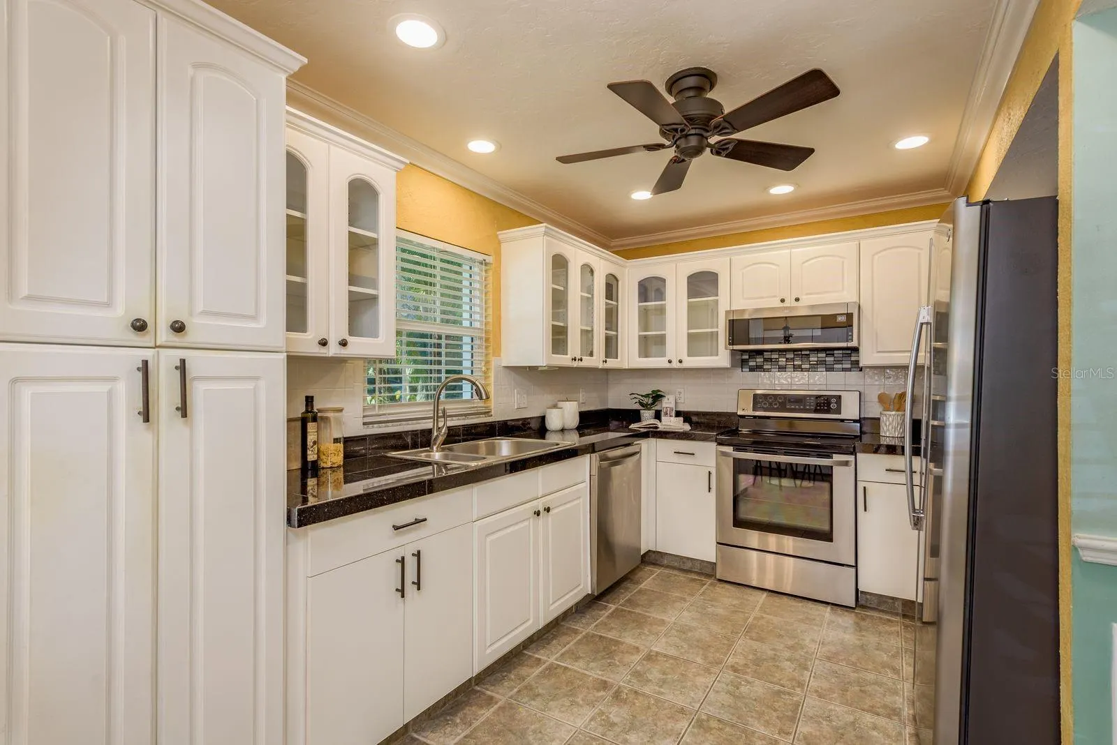 2203 ANDOVER CIR