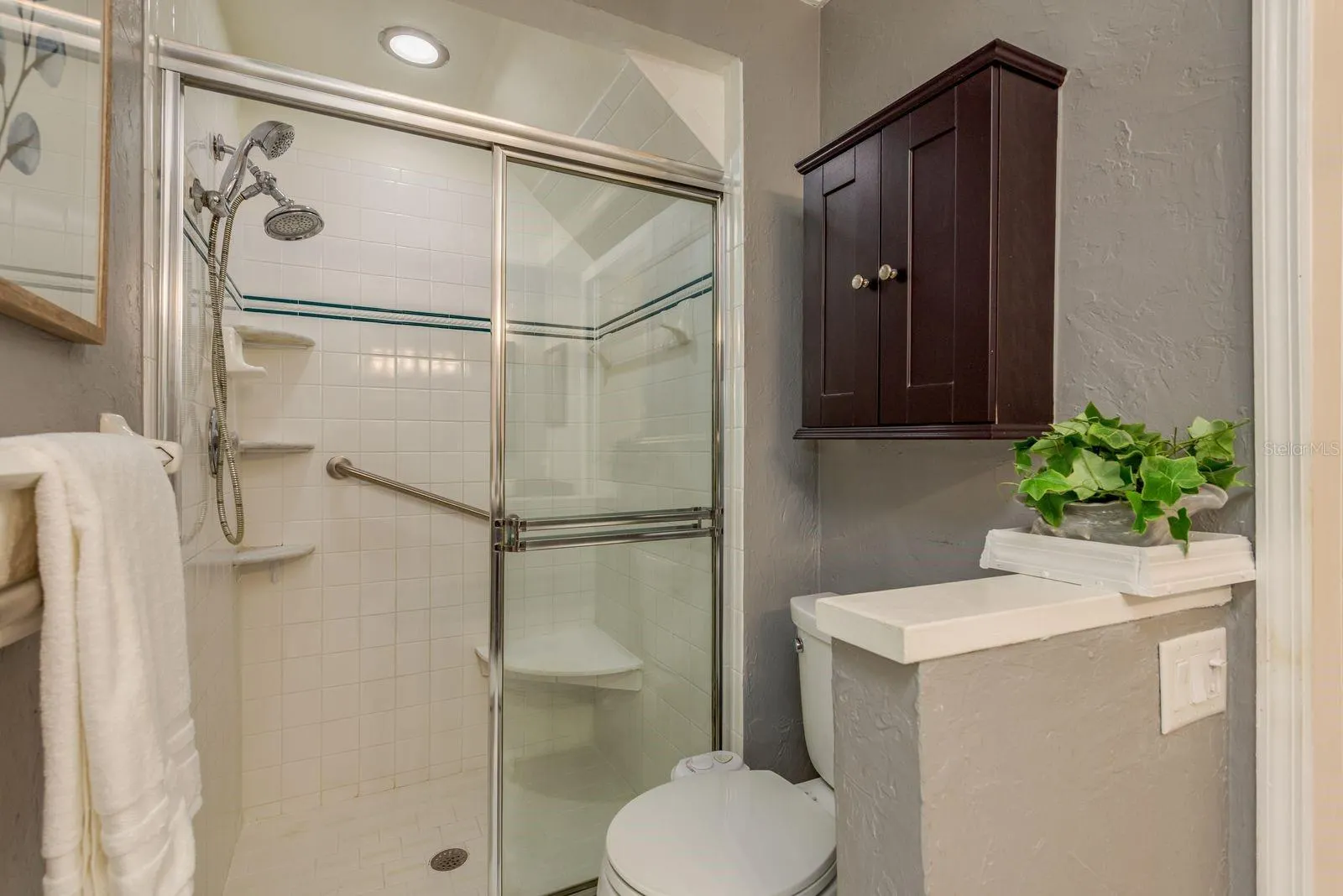 2203 ANDOVER CIR