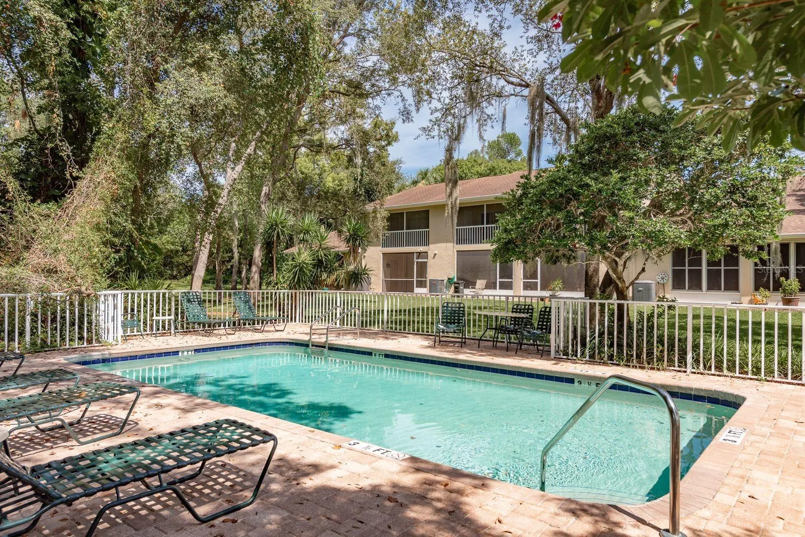 2203 ANDOVER CIR