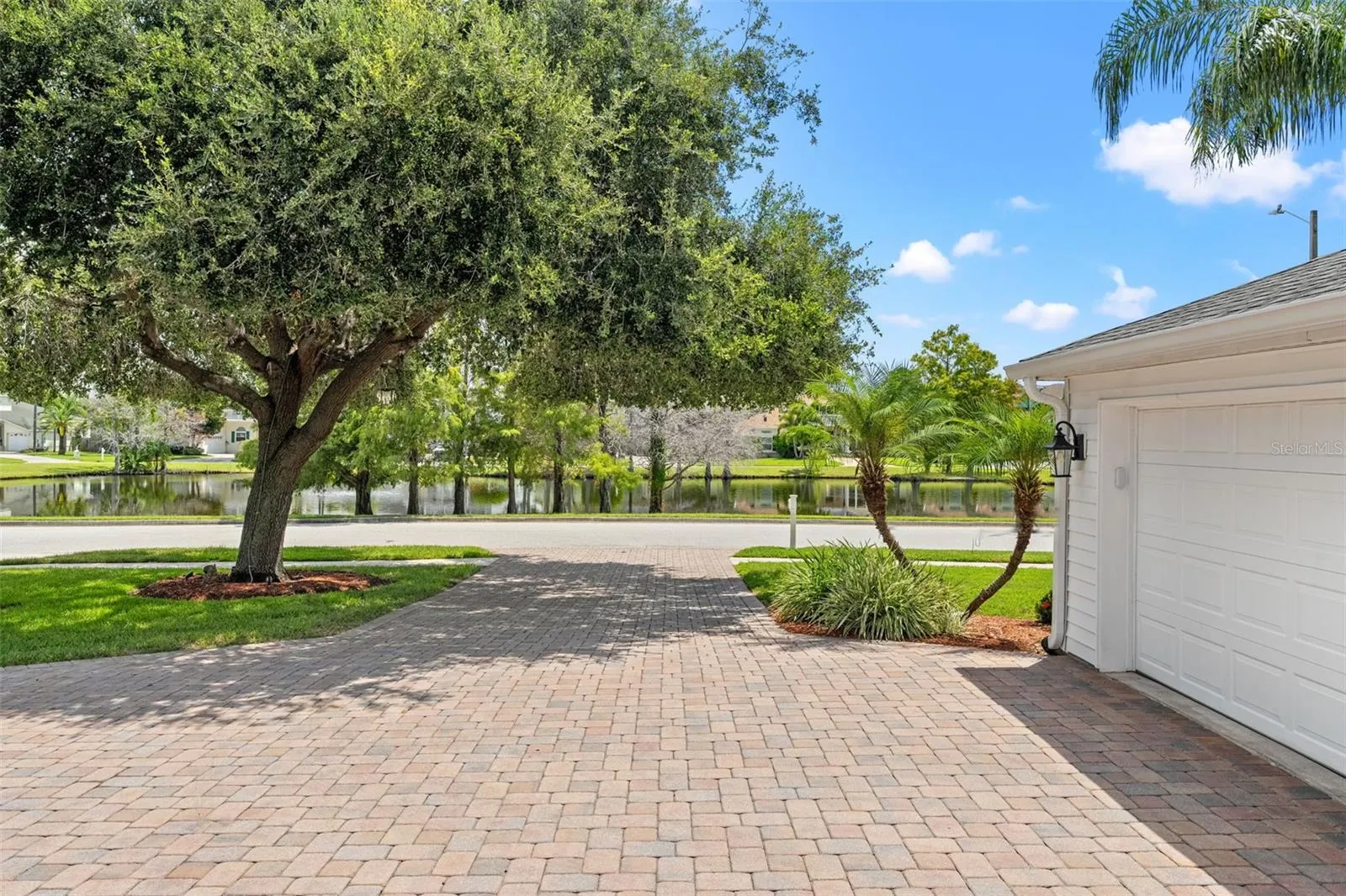 2820 SWAN CIR