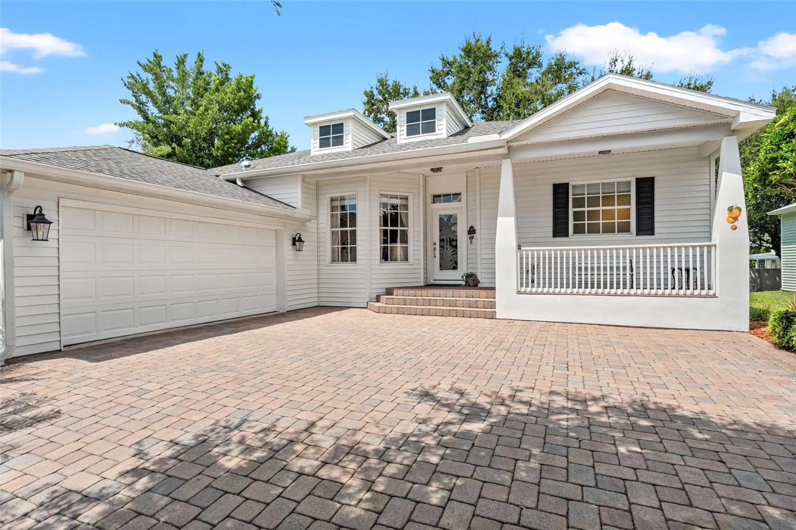 2820 SWAN CIR